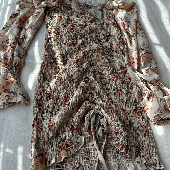 NEW boutique long sleeve dress - Picture 3 of 3